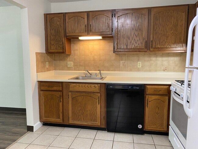 Building Photo - 377 Huse Rd