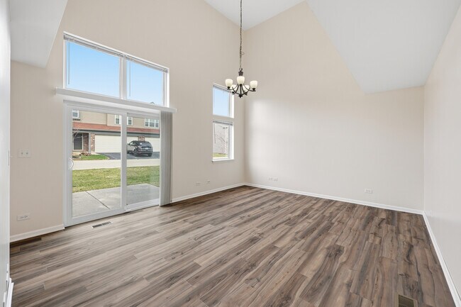 Building Photo - 760 E Whispering Oaks Dr