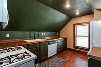 Building Photo - 1332 E Dayton St