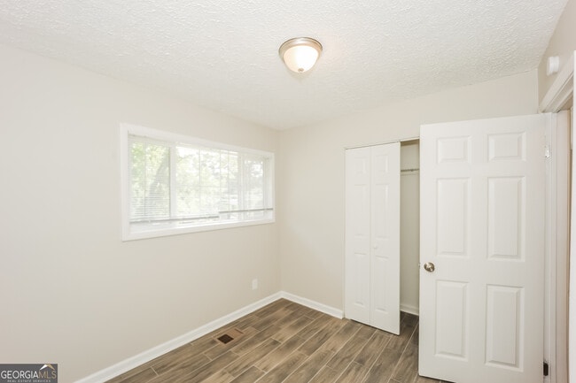Building Photo - 862 Kennesaw Dr