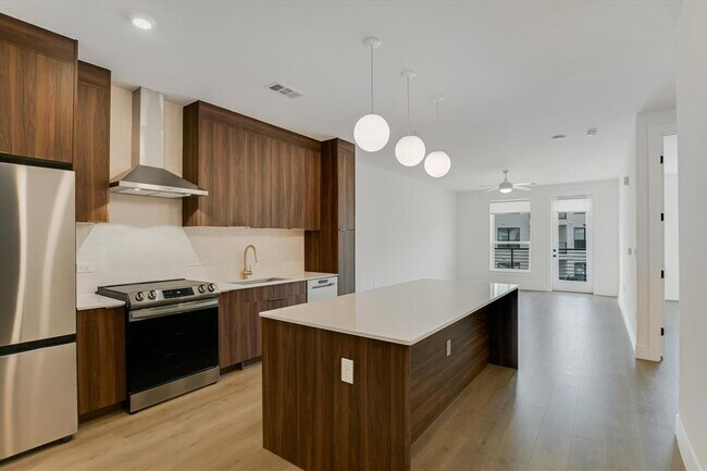Building Photo - 1701 Simond Ave
