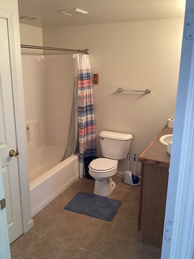 Building Photo - 1208 Howard St