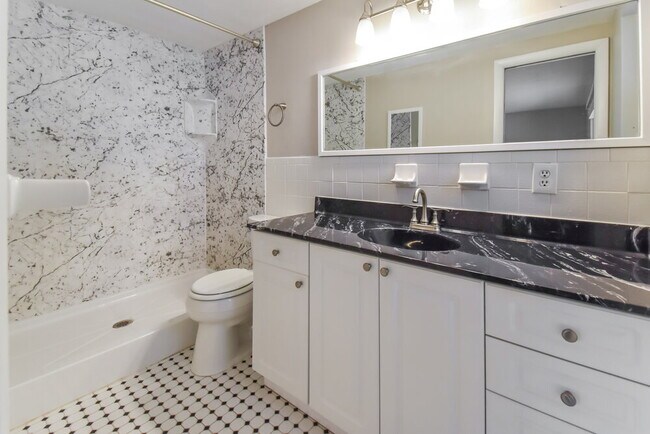 Building Photo - 5633 Mirada Dr