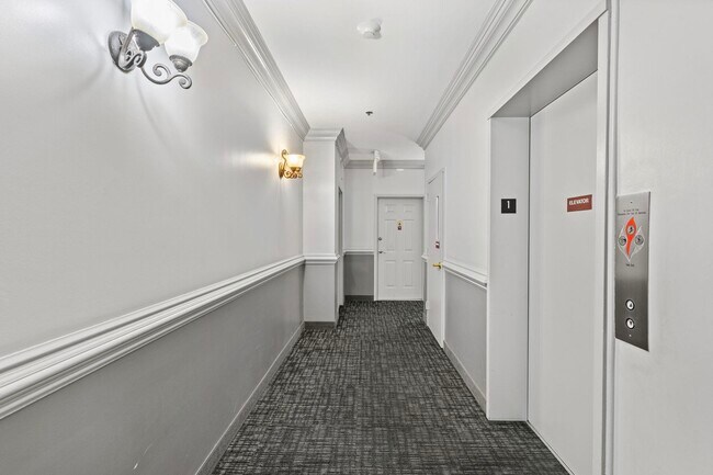 Building Photo - 318 54th St