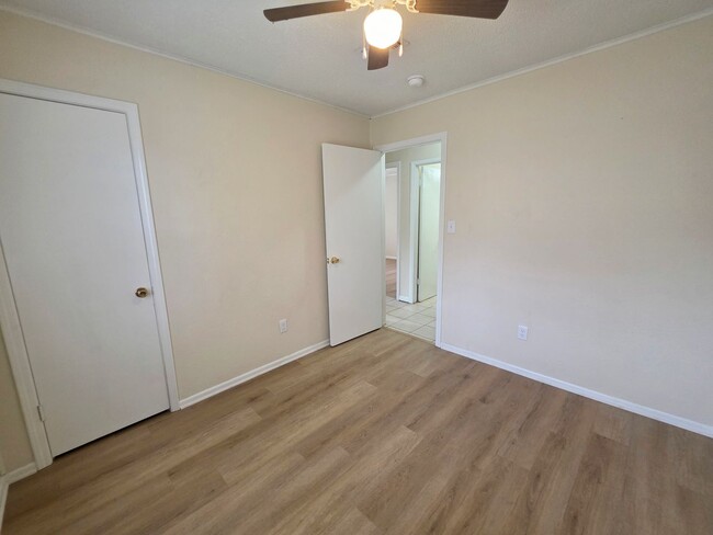 Building Photo - 5BR/2BA home with large family room