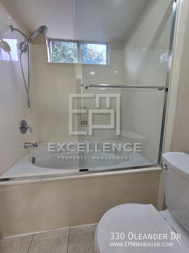 Building Photo - 330 Oleander Dr
