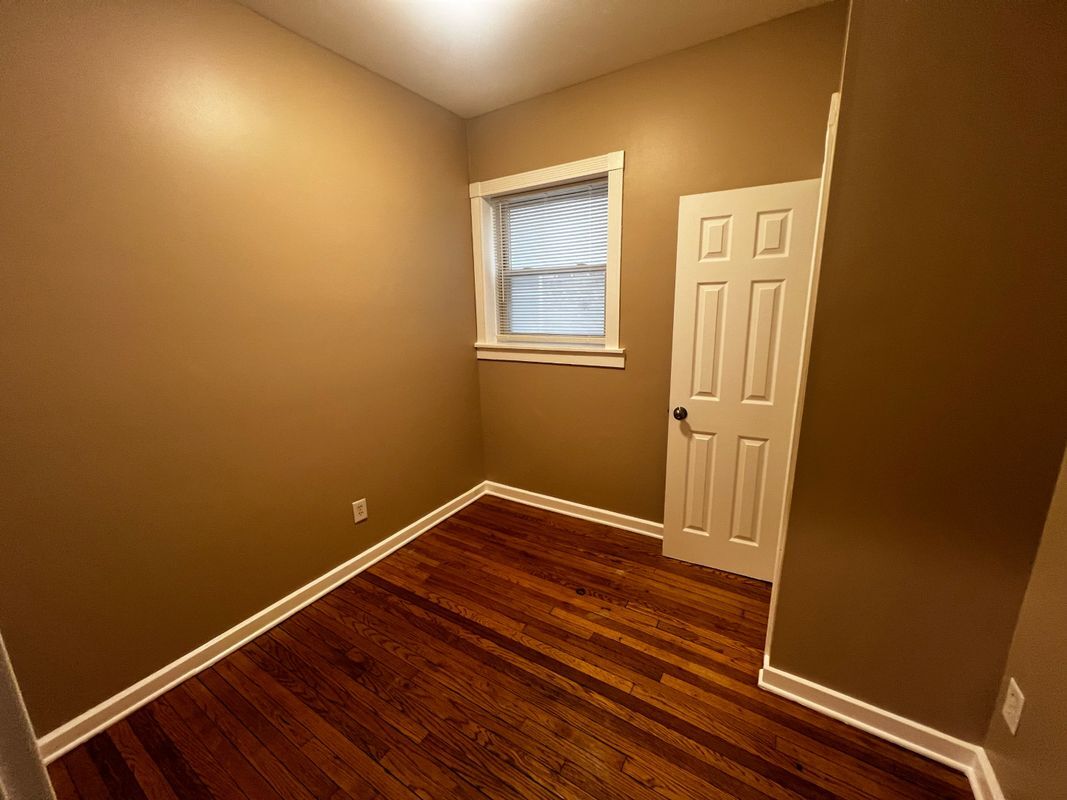 Building Photo - 735 N Hamlin Ave