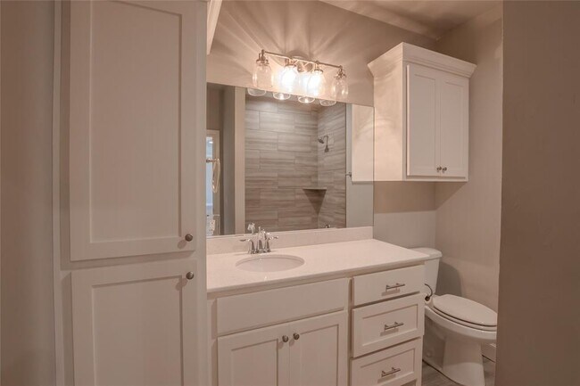 Building Photo - 12037 Ashford Dr