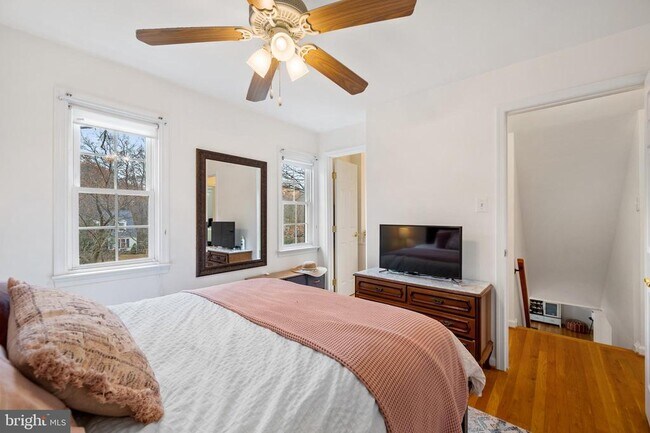 Building Photo - 13625 Middlevale Ln