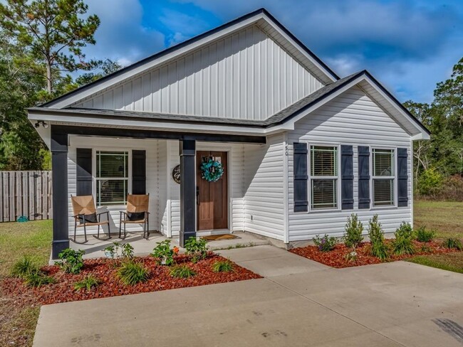 Building Photo - 3 Bedroom Home Available in Sopchoppy!