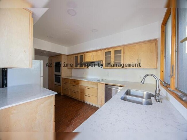 Building Photo - 7110 N 7th Ave