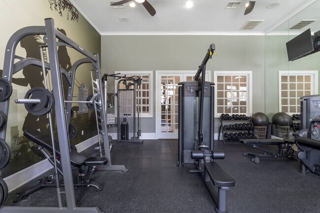 Building Photo - Up to 6 Weeks Off | 1-Bed Near Beltway 8!