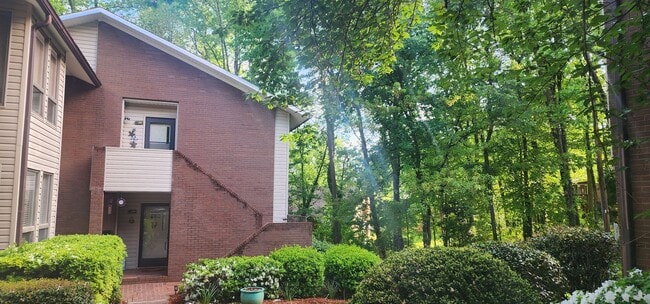 Building Photo - Fully furnished meticulously maintained upper condo