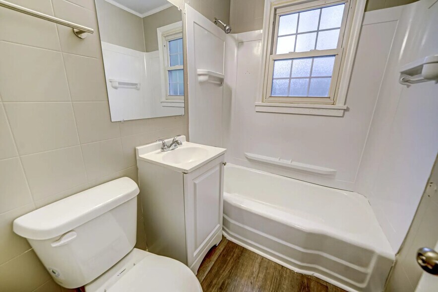 Building Photo - 661 Lorraine Dr