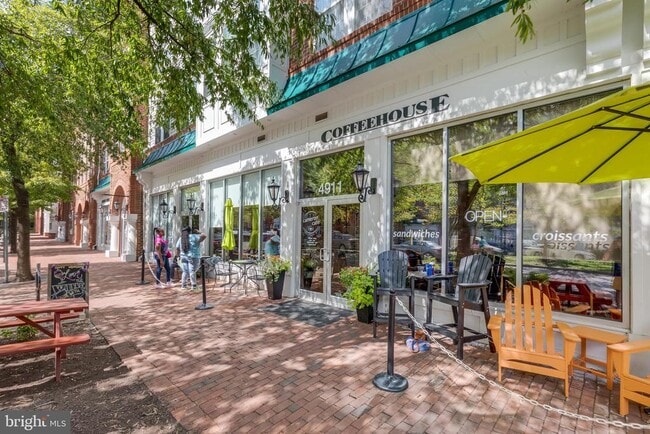 Building Photo - 5108 English Terrace