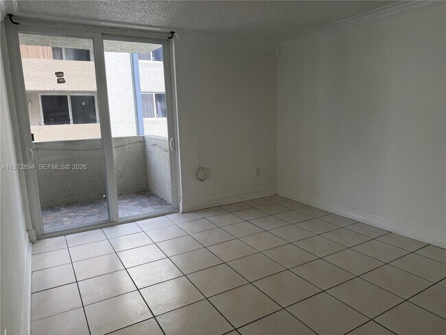 Building Photo - 10000 NW 80th Ct