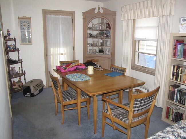 Building Photo - Great location in Richfield,*3Bed*1Bath single family home Avail Now!