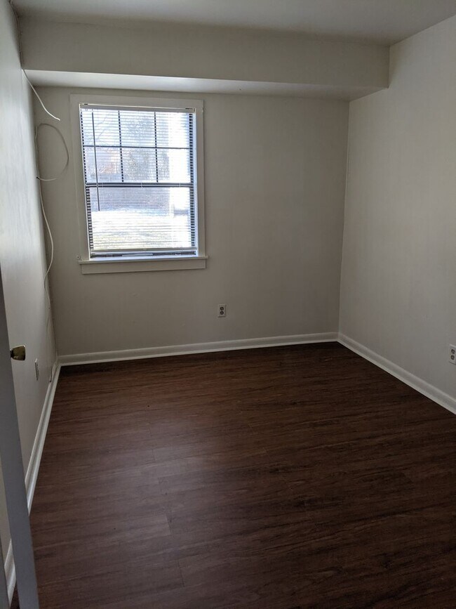 Building Photo - 3BR/2BA End Unit Townhouse in Dover!