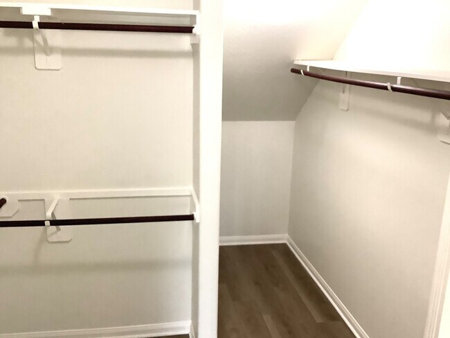 Building Photo - 910 Redcrest Springs Ct