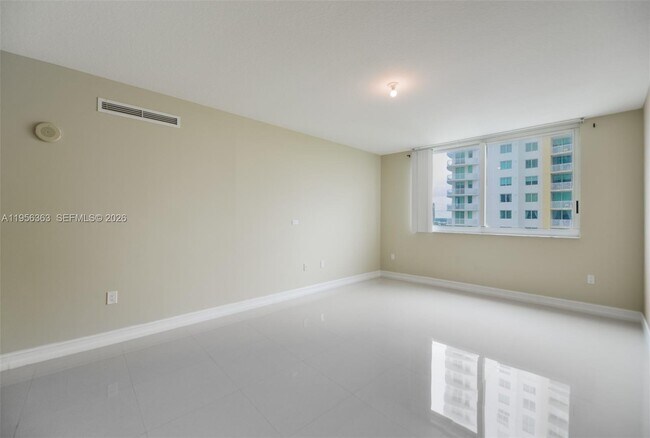 Building Photo - 1755 E Hallandale Beach Blvd