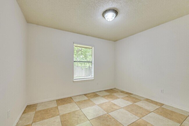 Building Photo - 16041 Stoneham Cir