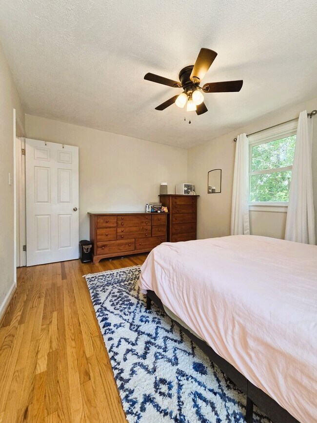 Building Photo - Traditional brick ranch in highly desirable West End of Henrico County