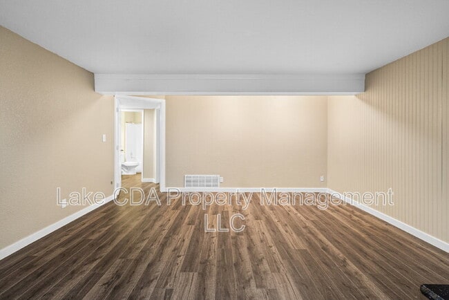 Building Photo - 1525 E Woodland Dr