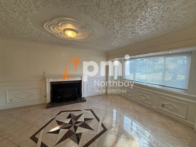 Building Photo - 2950 Juniper St