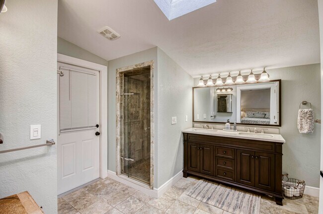 Building Photo - 404 S Caloosahatchee Ave