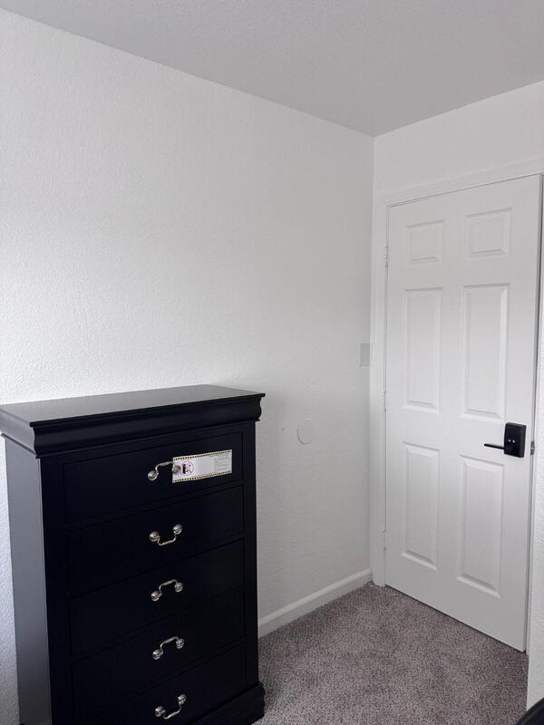 Building Photo - 2445 Town Cir