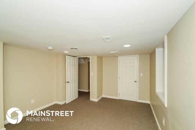 Building Photo - 8316 9th Ave S