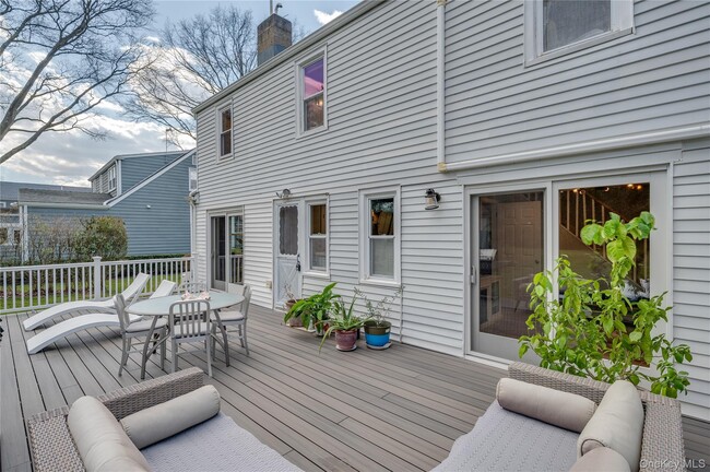 Building Photo - 1001 Shore Acres Dr