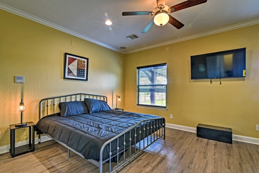 Building Photo - 2735 Broadway St