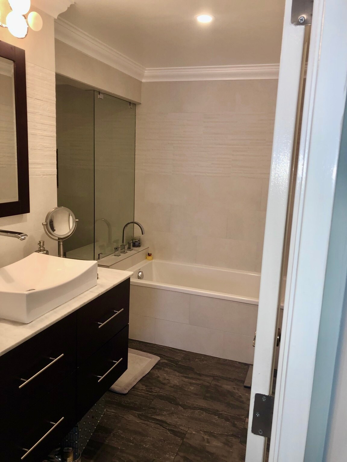 Building Photo - 555 Esplanade