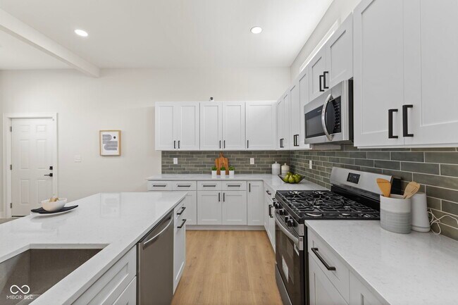 Building Photo - 1405 Deloss St