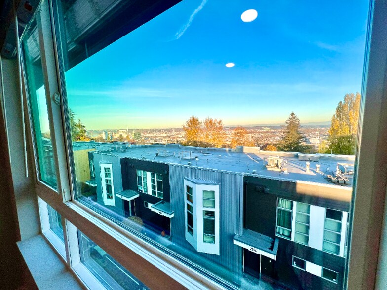 Building Photo - 2330 Yakima Ct