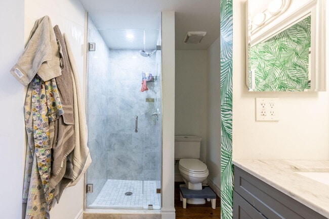 Building Photo - 1820 Hillcrest Ave