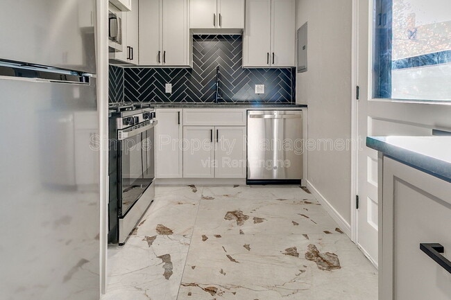 Building Photo - 1421 Classen Dr