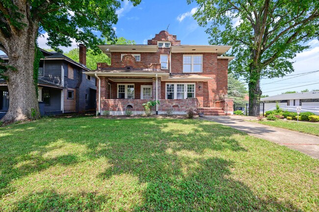 Building Photo - 1608 Fayetteville St