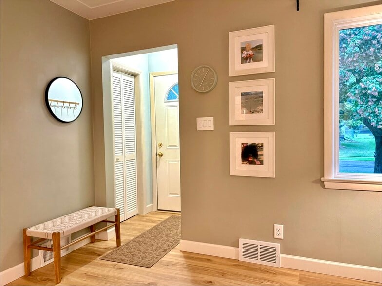 Building Photo - 4112 Gladstone St