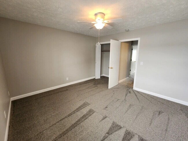 Building Photo - 1500 Dustin Dr