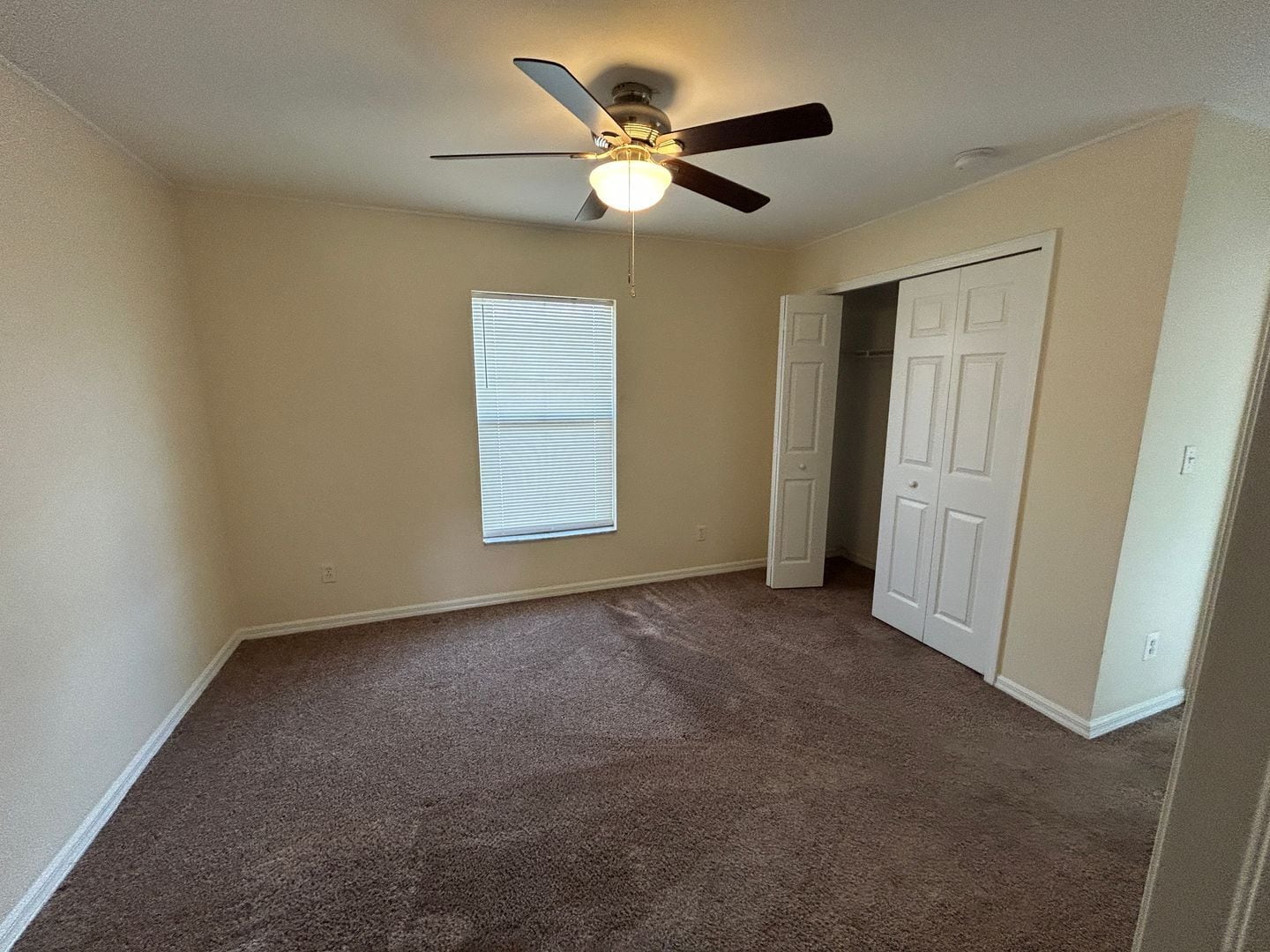 Building Photo - Unique 3/2 + Den home in great location