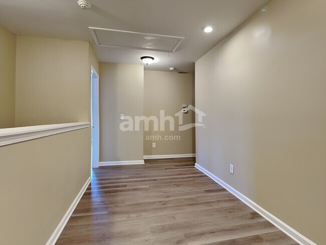 Building Photo - 6859 Coopers Hawk Trl