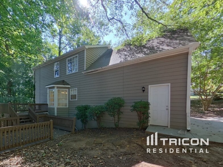 Building Photo - 6300 Holborne Ln