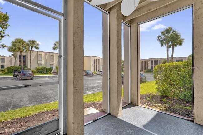 Building Photo - 544 Orange Dr