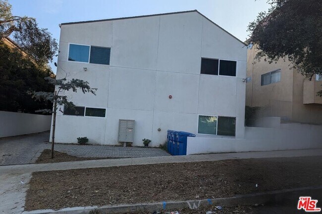 Building Photo - 6044 La Prada St