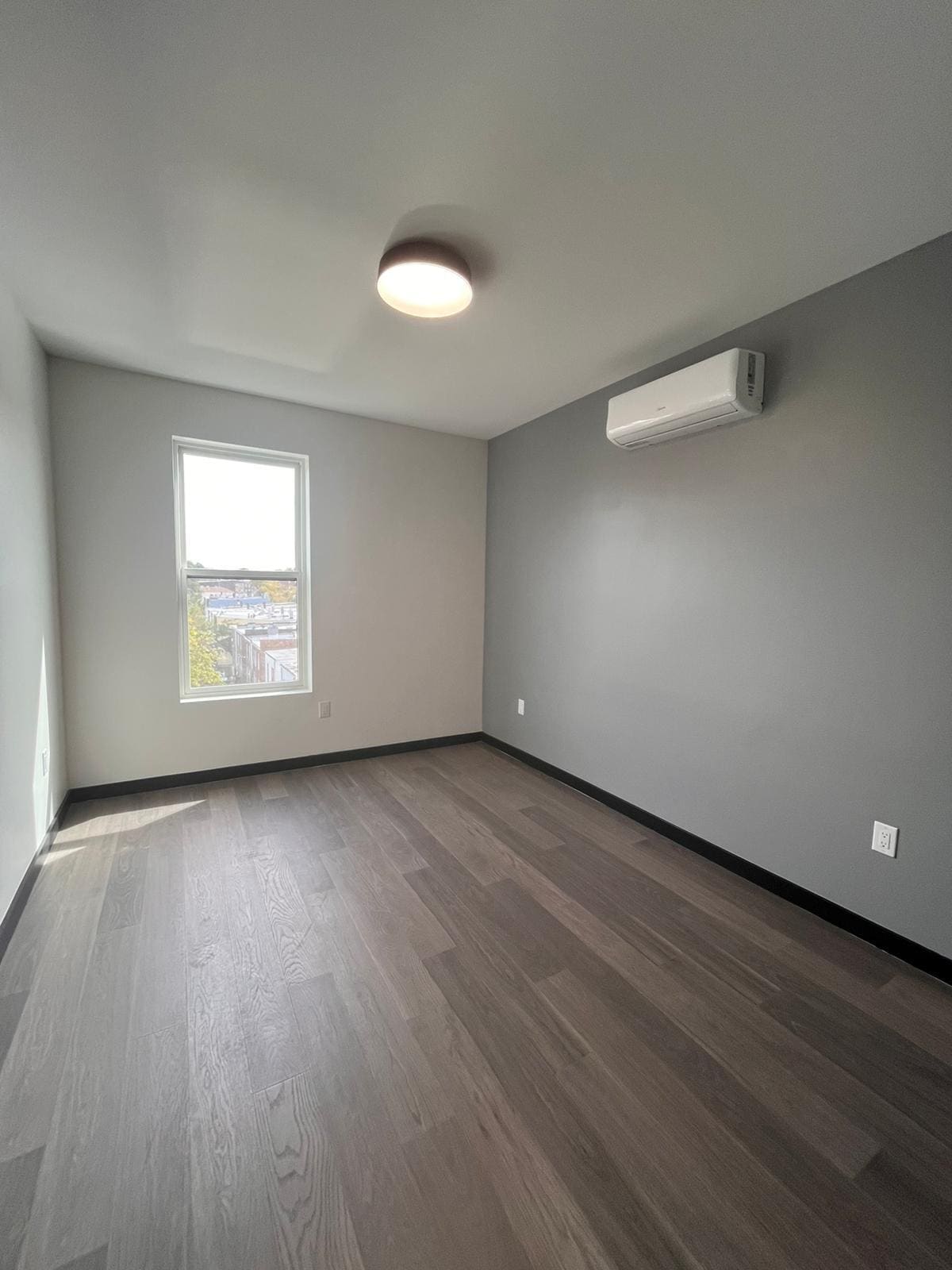 Building Photo - 130 Mallory Ave