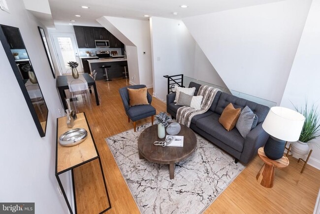 Building Photo - 2102 Berges St