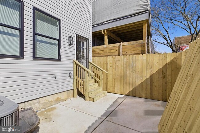 Building Photo - 2219 N 5th St