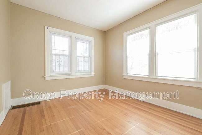 Building Photo - 1442 Perry St